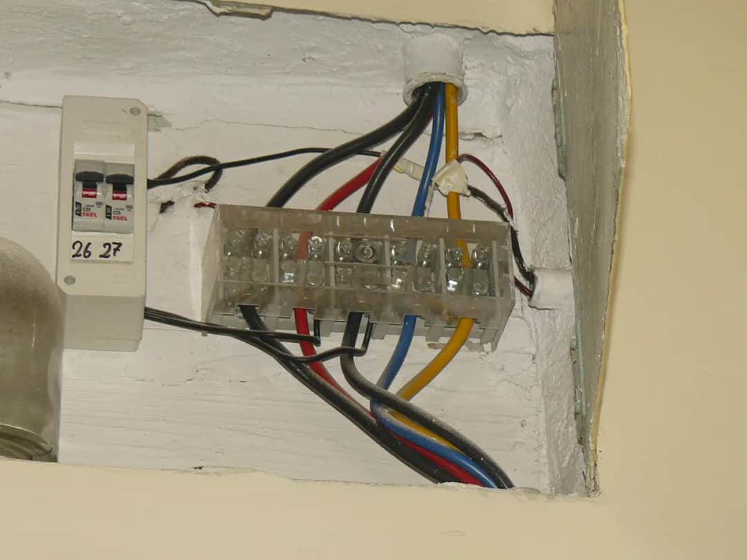 Jaki kabel od licznika do rozdzielni? Uniknij kosztownych błędów