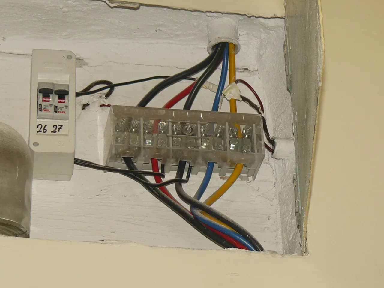 Jaki kabel od licznika do rozdzielni? Uniknij kosztownych błędów