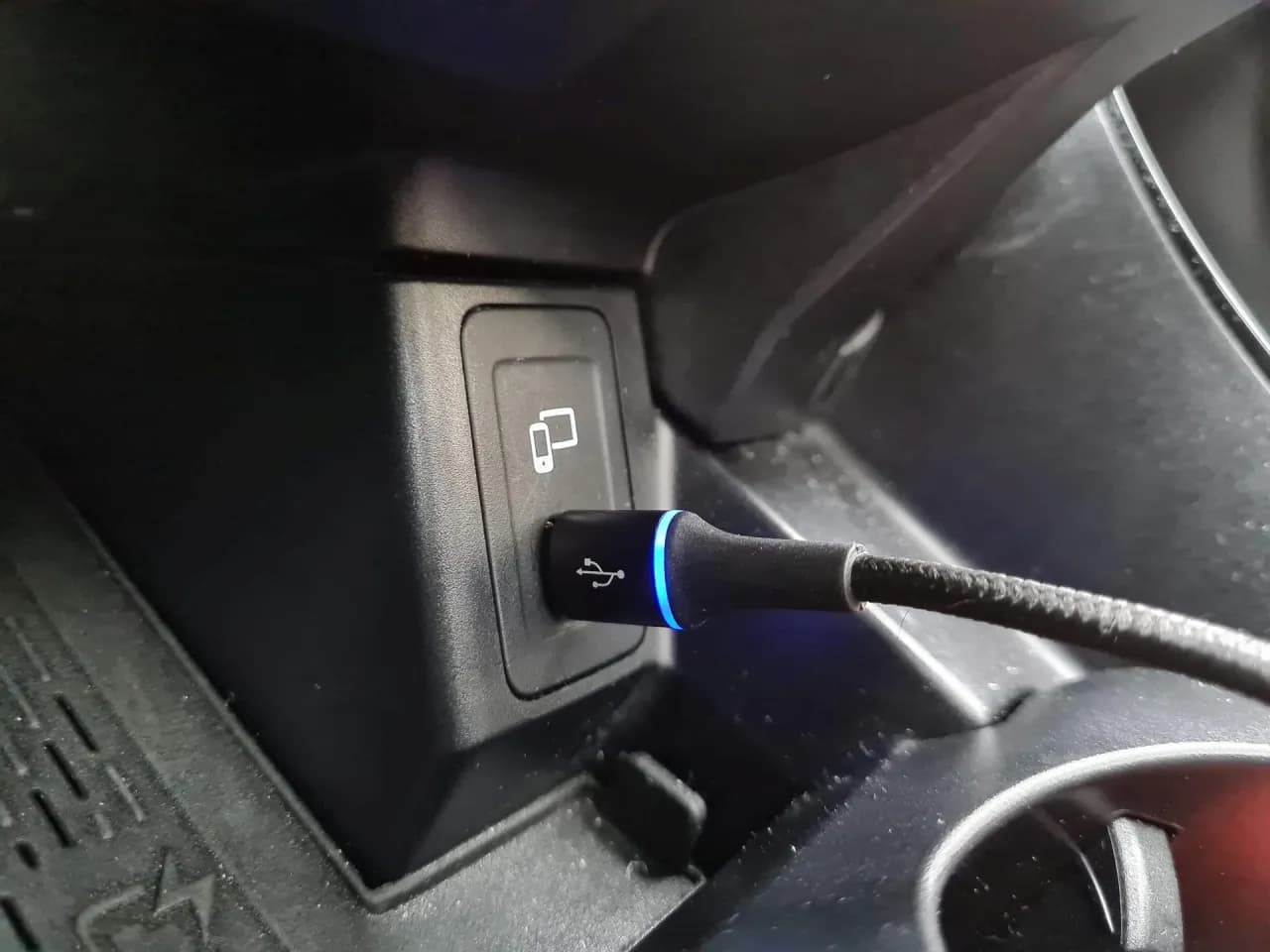 Najlepszy kabel USB C do Android Auto - uniknij problemów z kompatybilnością